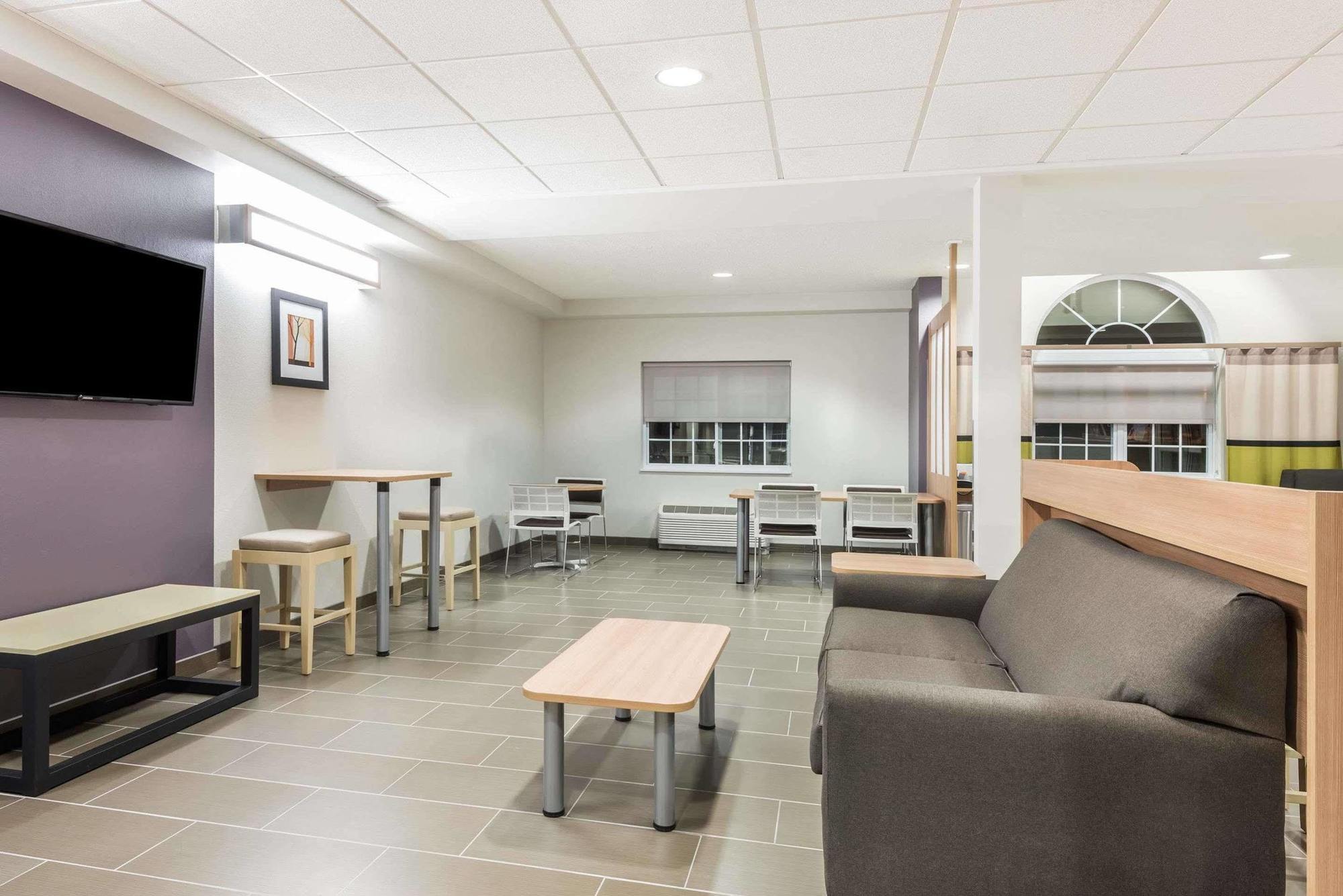 Microtel Inn & Suites By Wyndham Beaver Falls Экстерьер фото