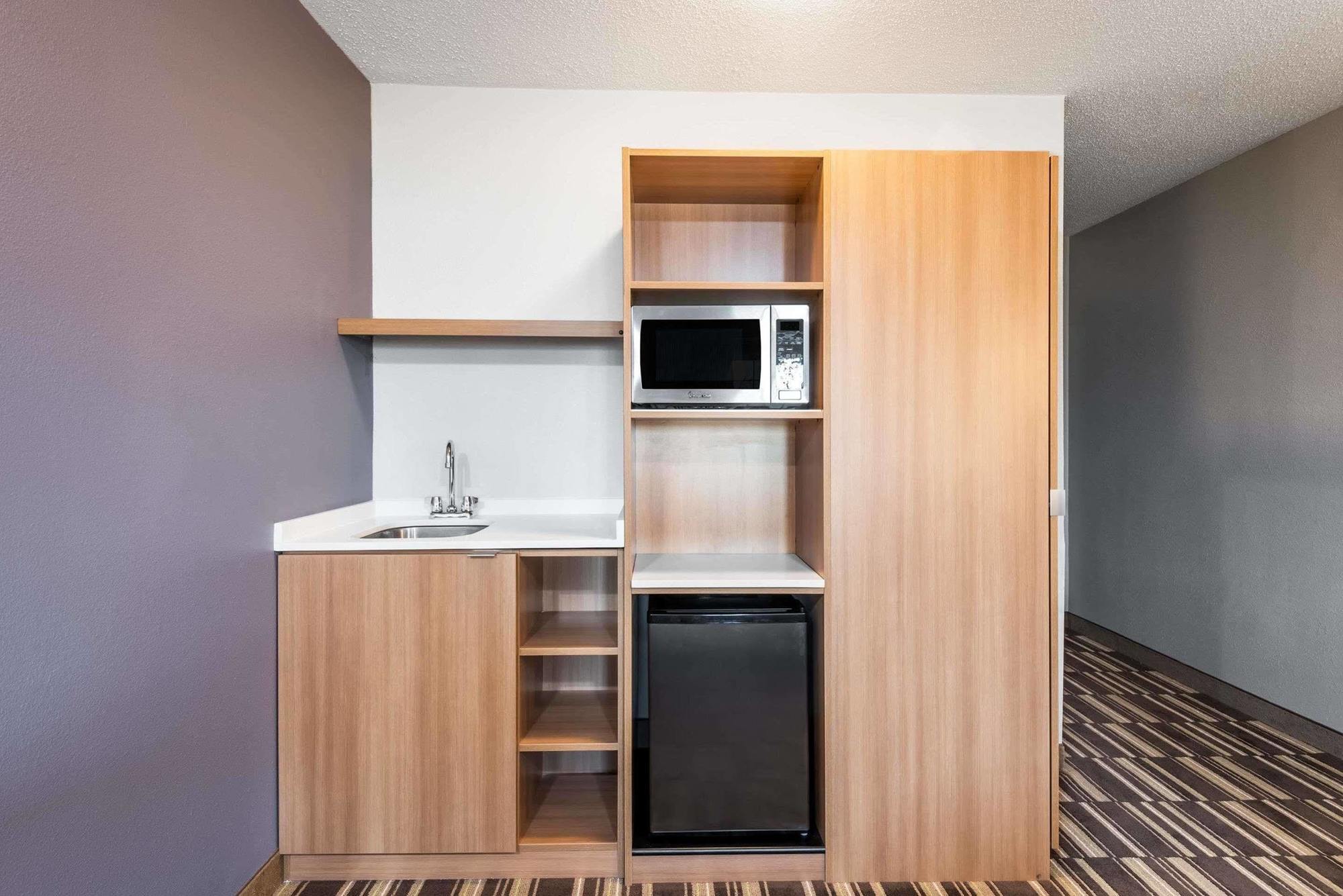 Microtel Inn & Suites By Wyndham Beaver Falls Экстерьер фото